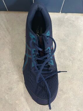 ASICS Men's Navy Blue Running Shoe. ONE SINGLE Shoe